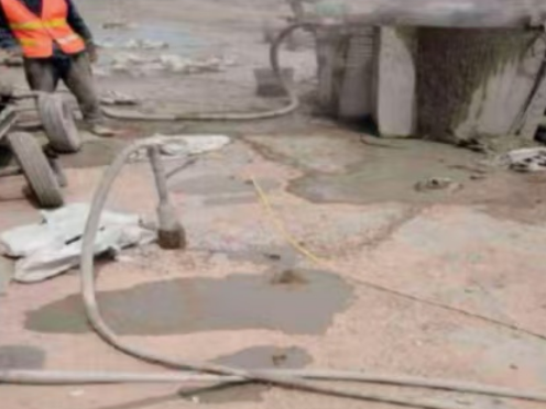 临川水泥混凝土路面板底注浆技术 路面脱空注浆整治方案