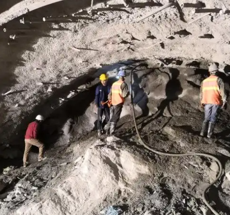 临川拱顶带模注浆料的施工流程及注意事项